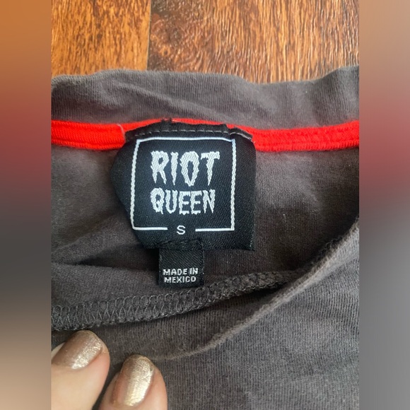 Riot Queen “All Right” cropped tee! - Picture 3 of 4